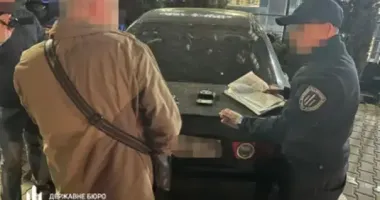 В Одесской области задержали правоохранителя, который за 15 000 долларов "помогал" списаться с военного учета