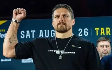 Usyk defended his dissertation and received doctorate in "law". VIDEO