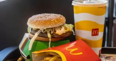В Минобороны посчитали, сколько чизбургеров можно купить на 1 млн грн выплат за "Контракт 18-24"
