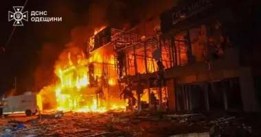 Масована атака дронів на Одесу: виникли масштабні пожежі, постраждали підлітки