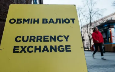 Сколько стоят доллар и евро: обменники выставили новые курсы