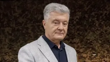Poroshenko speaks in favor of strengthening Ukrainian team in negotiations to achieve ceasefire