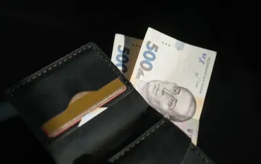 Зарплати чиновників зросли: де платять 80-90 тисяч гривень