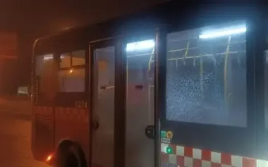 Unidentified persons open fire on two buses in Kharkiv: proceedings over hooliganism opened. PHOTOS