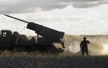 Украинские бойцы сожгли мастерскую и уничтожили танки РФ на Торецком направлении (видео)