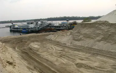 Активісти вказали на порушення екологічних норм біля острова Водників: що відомо