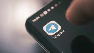 Илон Маск добавил свой чат-бот Grok в Telegram: как им воспользоваться (видео)