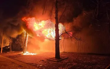 Є руйнування та постраждалі: ворог атакував Харків щонайменше 12 разів за годину