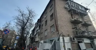 Наслідки атаки по Дніпру: є поранені, пошкоджені багатоповерхівки, автомобілі
