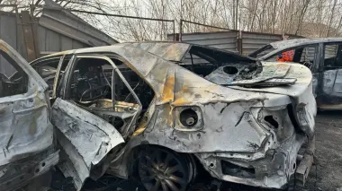 Russian attack on Dnipro: 3 people injured, businesses, high-rise buildings and over 60 cars damaged – photo