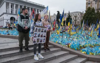 Чествование жертв войны. В Киеве о минуте молчания будут информировать рекламные носители