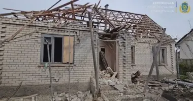 Російський снаряд зруйнував будинок в Херсоні: під завалами опинилися вагітна жінка з 2-річною дитиною