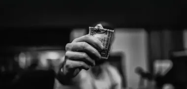 Де в Україні найчастіше просять хабарі: українці вказали на "жебраків"
