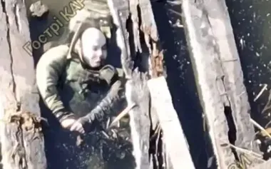 Corpses of eliminated Russian invaders floating in mud. VIDEO