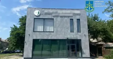Реконструкція по-київськи: столичні підприємці знесли кафе й незаконно звели двоповерхову будівлю