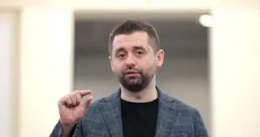 Космонавты из Верховной Рады выступают против продолжения военного положения, — Арахамия