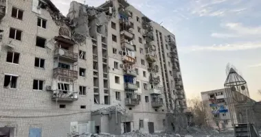 Удар КАБом по "швидкій", поранені мирні жителі й зруйнована інфраструктура: наслідки атак РФ на Харківщині