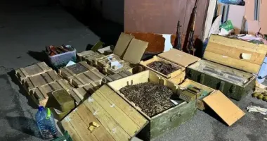 Оружие, гранаты и боеприпасы: в Киеве разоблачили тайное хранилище правоохранителя