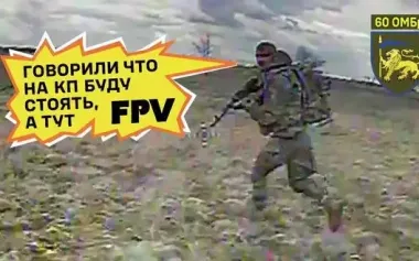 Russian infantrymen try to shoot down Ukrainian drone one after another. VIDEO
