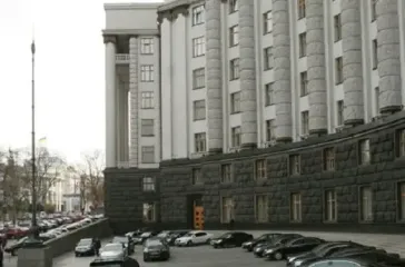 Кабмін дозволив військовим визначати отримувачів зарплати у разі полону