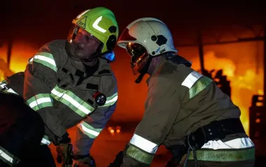 Удар невідомого дрона по Миколаєву: масштабна пожежа знищила склади (фото наслідків)