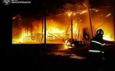 Rescuers extinguished large-scale fire in Mykolaiv after unknown drone strike. PHOTOS