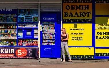 Обмінники підвищили курси валют: скільки коштують долар і євро в Україні