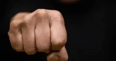 У Києві підлітки побили військового
