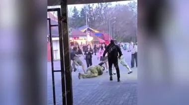 У Києві підлітки побили військового: двох затримала поліція
