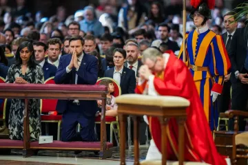 Vatican notes 'exchange of opinions' over migrants, prisoners in meeting with Vance