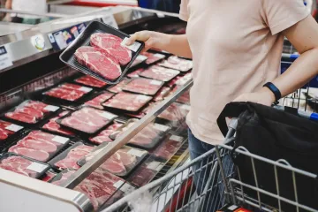 Искусственное мясо не уступило настоящему: ученые узнали, какое из них вкуснее