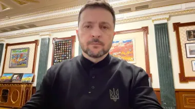 Зеленский после доклада Сырского: Россия продолжает обстрелы на разных направлениях фронта