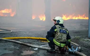В Харьковской области почти сутки ликвидируют лесной пожар: саперы проверяют территорию