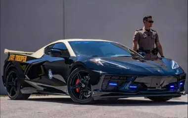 На службу полиции заступил суперкар Chevrolet Corvette Stingray суперкар Chevrolet Corvette Stingray