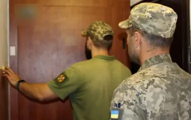 Видавали себе за ТЦК і затримували людей: в Одесі викрили злочинну групу