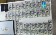 На Київщині троє спільників купували телефони Apple за фальшиві долари
