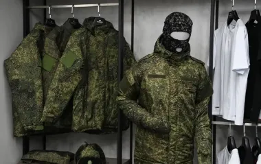 Китайцы тайно вывозят из России военную экипировку: росСМИ узнали цель