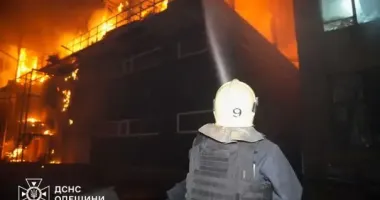 В ГСЧС показали, как тушили пожар после дроновой атаки по Одессе