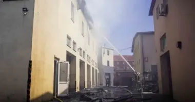На Київщині горіла адмінбудівля та СТО