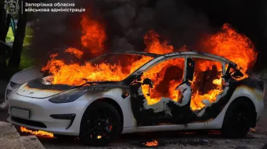 Russians hit Zaporizhzhia, injuring two people and damaging high-rise building – photos, video