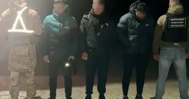 На Закарпатті поблизу кордону зі Словаччиною прикордонники затримали двох чоловіків, які їхали "до дівчат на Паску"