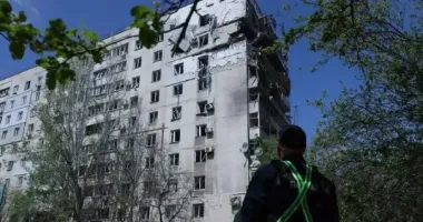Удар ФАБом по многоэтажке: в Запорожье снова увеличилось количество раненых