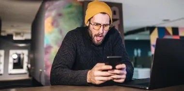 Хакеры украли 1,4 млн грн при помощи смартфона: как им это удалось и можно ли защититься