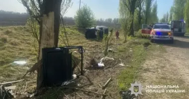 На Киевщине Volkswagen съехал в кювет и перевернулся: водитель скончался