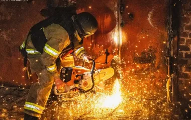 Нічна атака дронами: у Харкові гасять сильні пожежі і розбирають завали (кадри з місця)