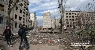 У поліції показали, як вивозять цивільних із Покровська