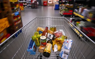 Прискорюють старіння та зморшки. Експерт пояснює, від яких продуктів краще відмовитись