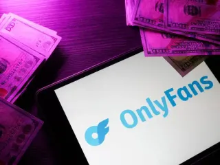 Модели OnlyFans из Украины заработали более $100 млн за три года: налоговая следит за ними