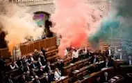 В Венгрии некоторым депутатам запретили вход в парламент
