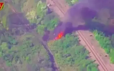 Artillerymen strike Russian 2S19 Msta-S self-propelled howitzer.. VIDEO